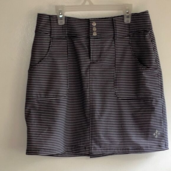 EXCELLENT CONDITION WOMEN’S SIZE 2 JOFIT BLACK/WHITE CHECKED SKORT - Picture 1 of 9
